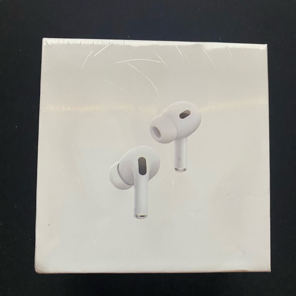 Apple AirPods Pro 2nd Generation with MagSafe Wireless Charging Case (USB‑C)